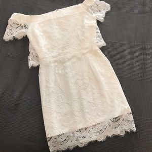 Veveret off-white lace dress
